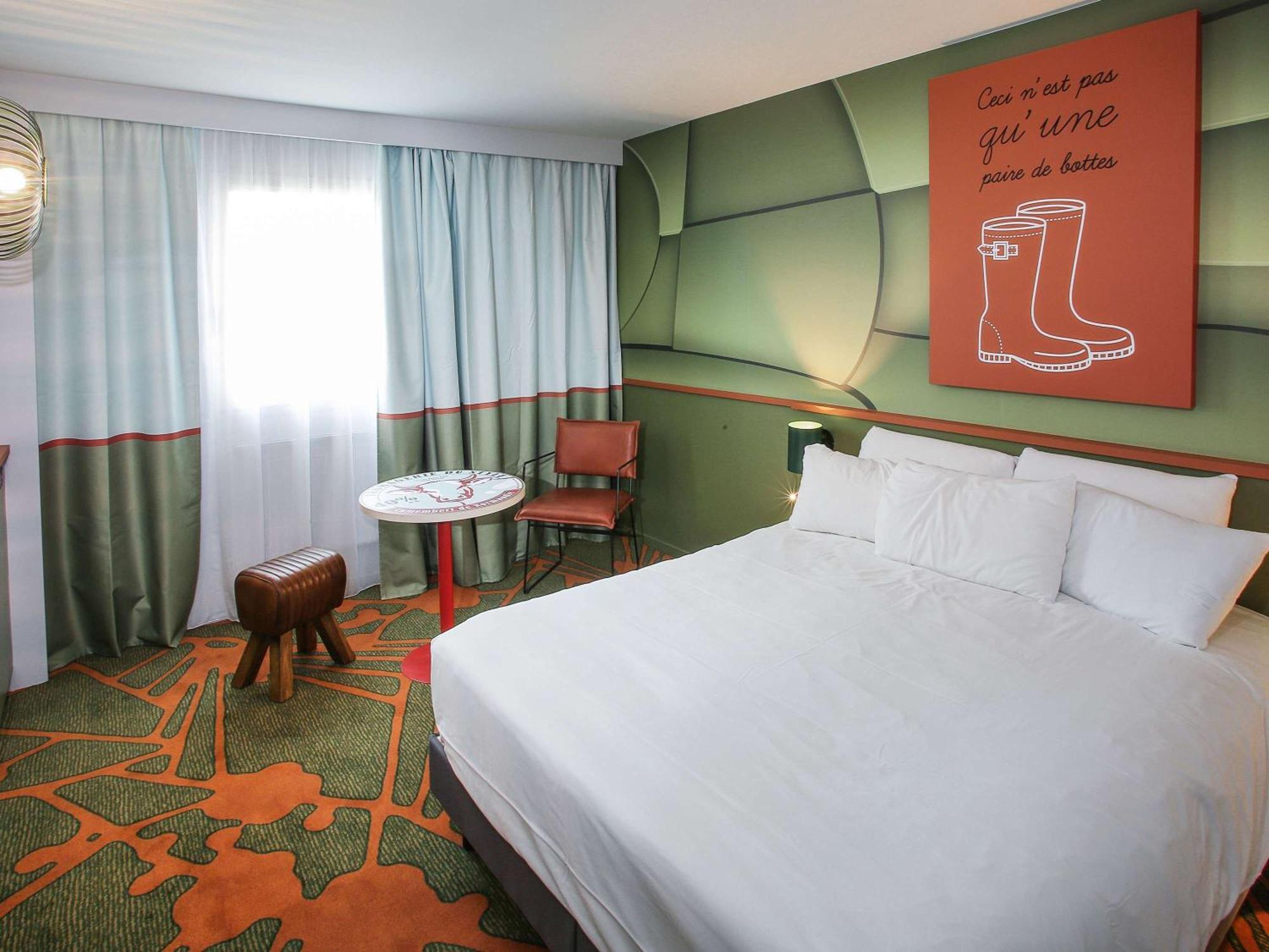 Ibis Styles Lisieux Normandie Экстерьер фото