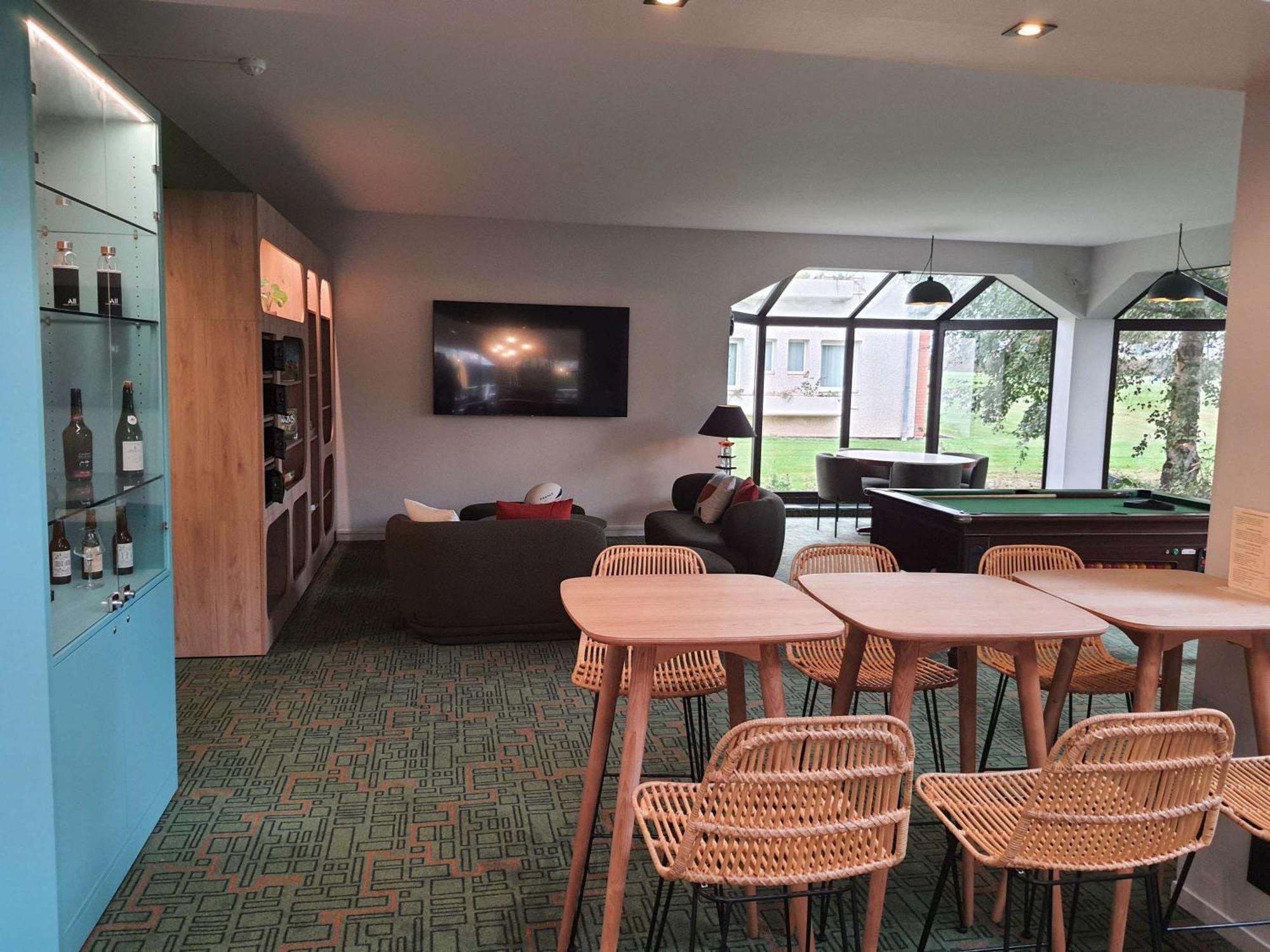 Ibis Styles Lisieux Normandie Экстерьер фото