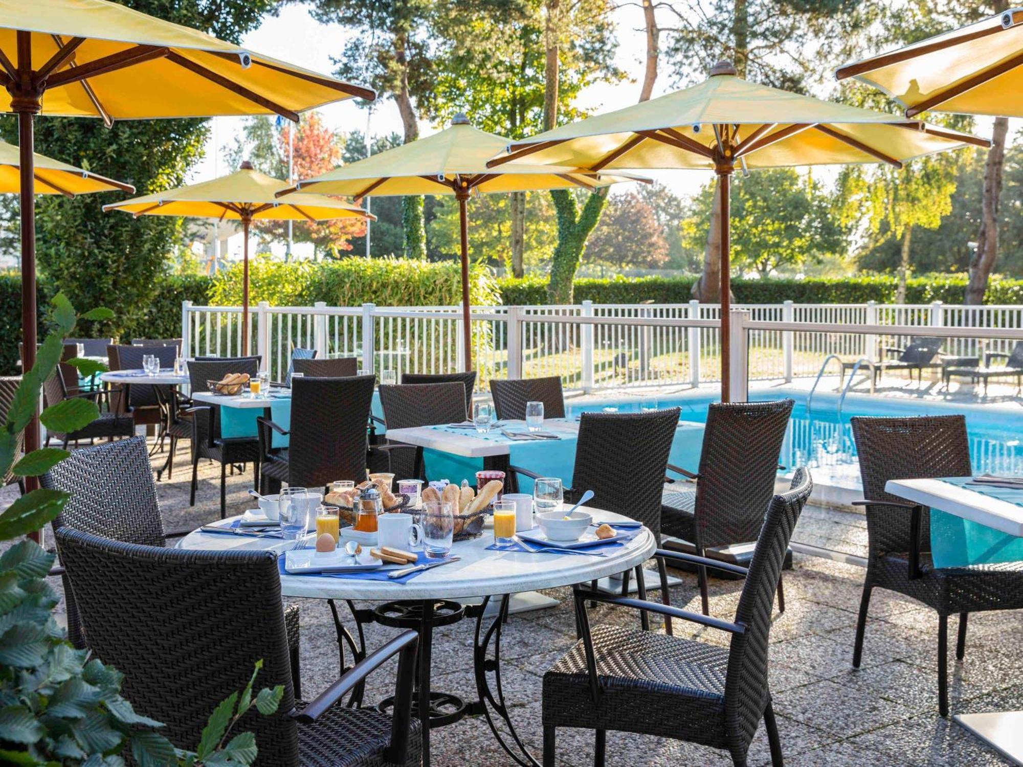 Ibis Styles Lisieux Normandie Экстерьер фото