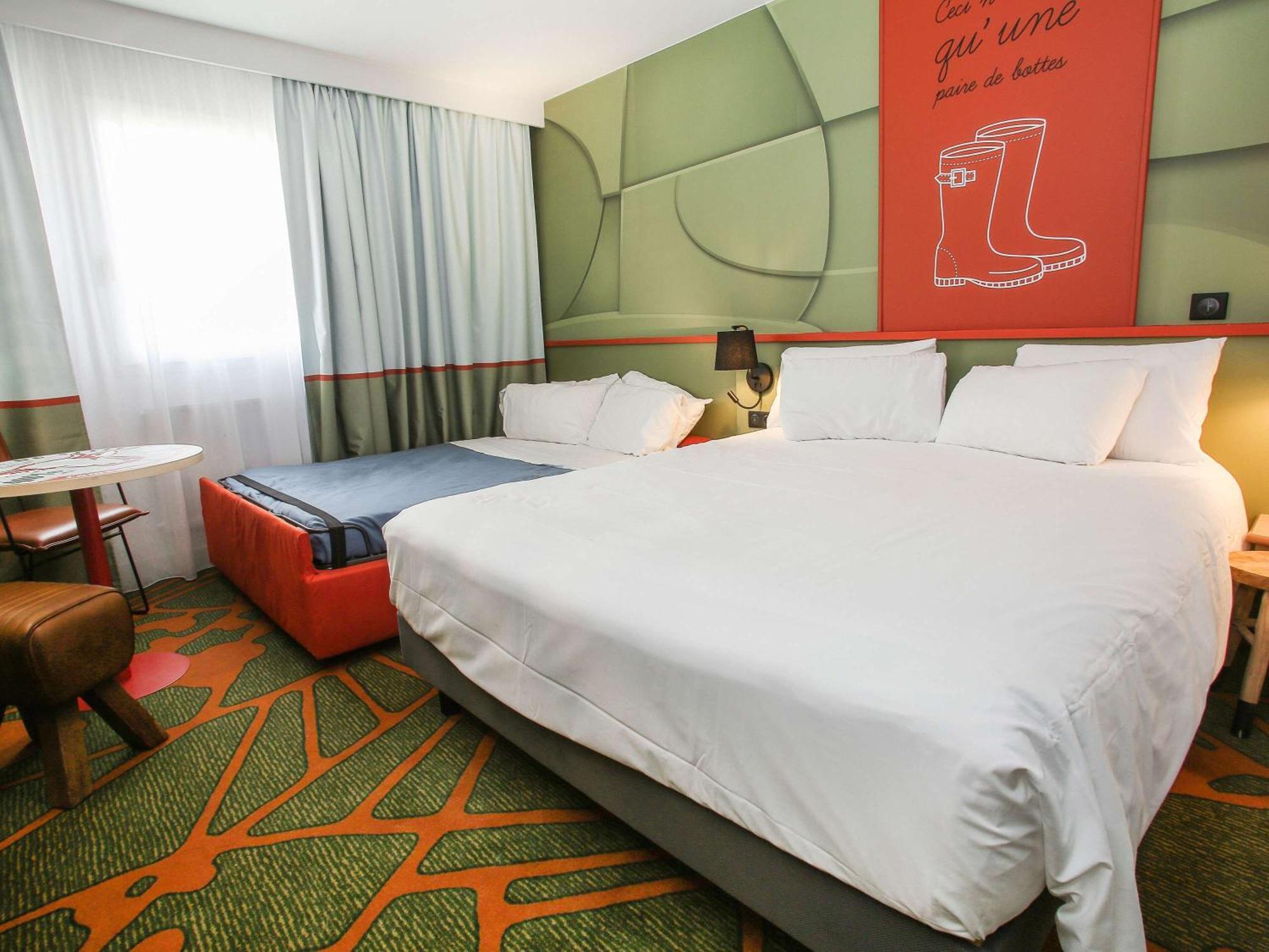 Ibis Styles Lisieux Normandie Экстерьер фото