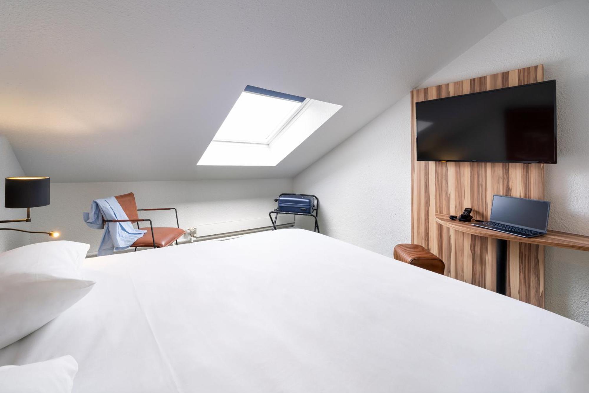Ibis Styles Lisieux Normandie Экстерьер фото