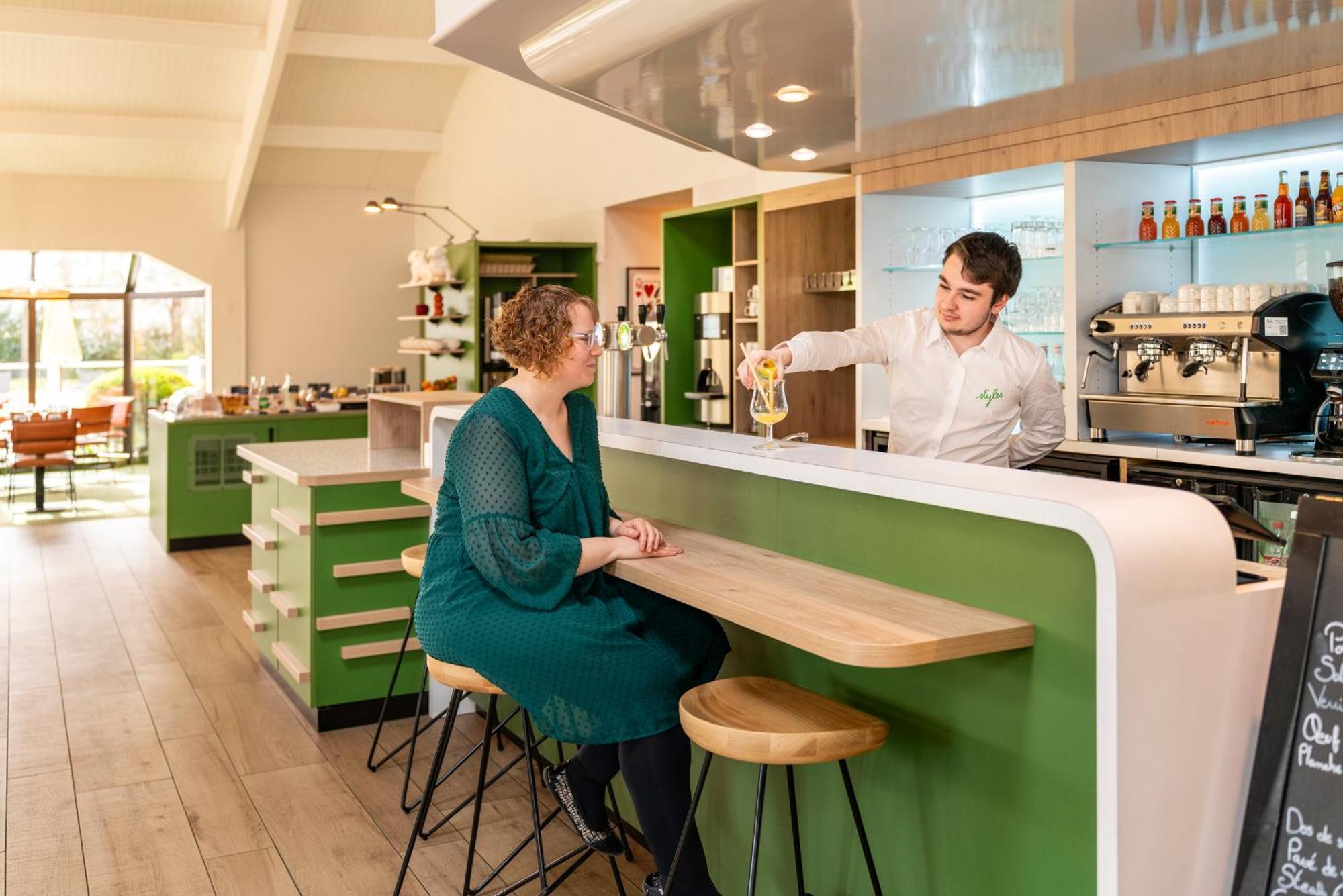 Ibis Styles Lisieux Normandie Экстерьер фото