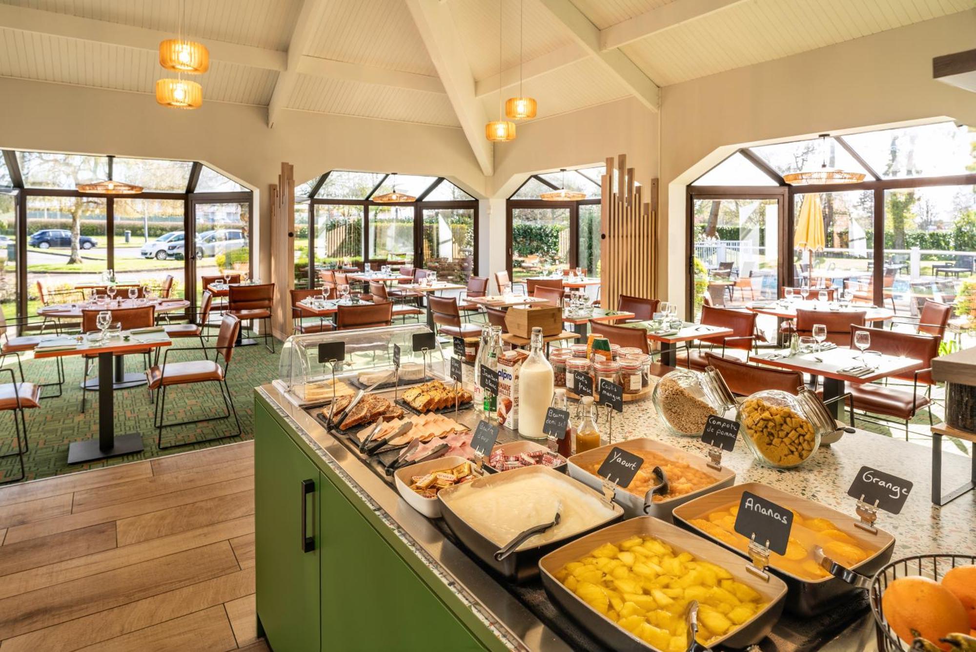Ibis Styles Lisieux Normandie Экстерьер фото