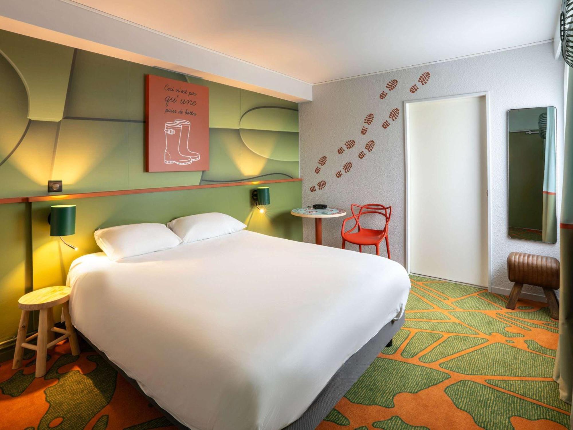 Ibis Styles Lisieux Normandie Экстерьер фото
